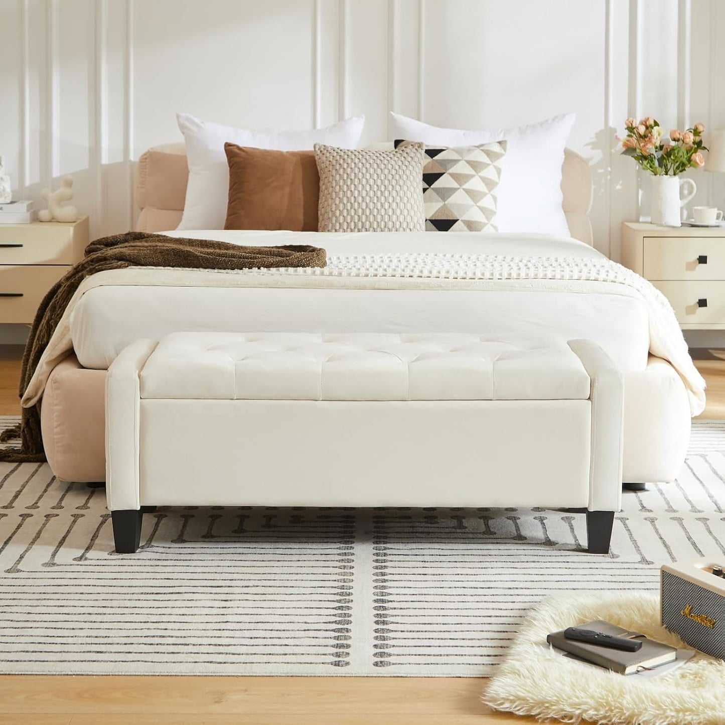 Velvet Storage Ottoman Bench for Bedroom, End of Bed Bench with Button, Side Storage Pockets, Organizer Storage Chest, Upholstered Foot Rest, Load up to 400 lb, for Living Room, Entryway, Beige