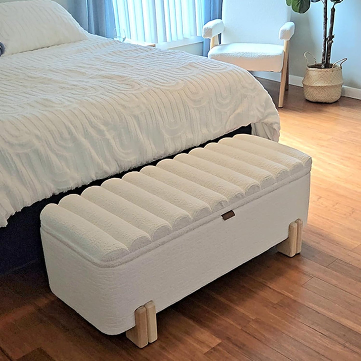 Kmax 45" Storage Bench Faux Fur Entryway Bench Upholstered Ottoman Bench with Wavy Top & Safty Hinge for Bedroom Living Room Hallway, White