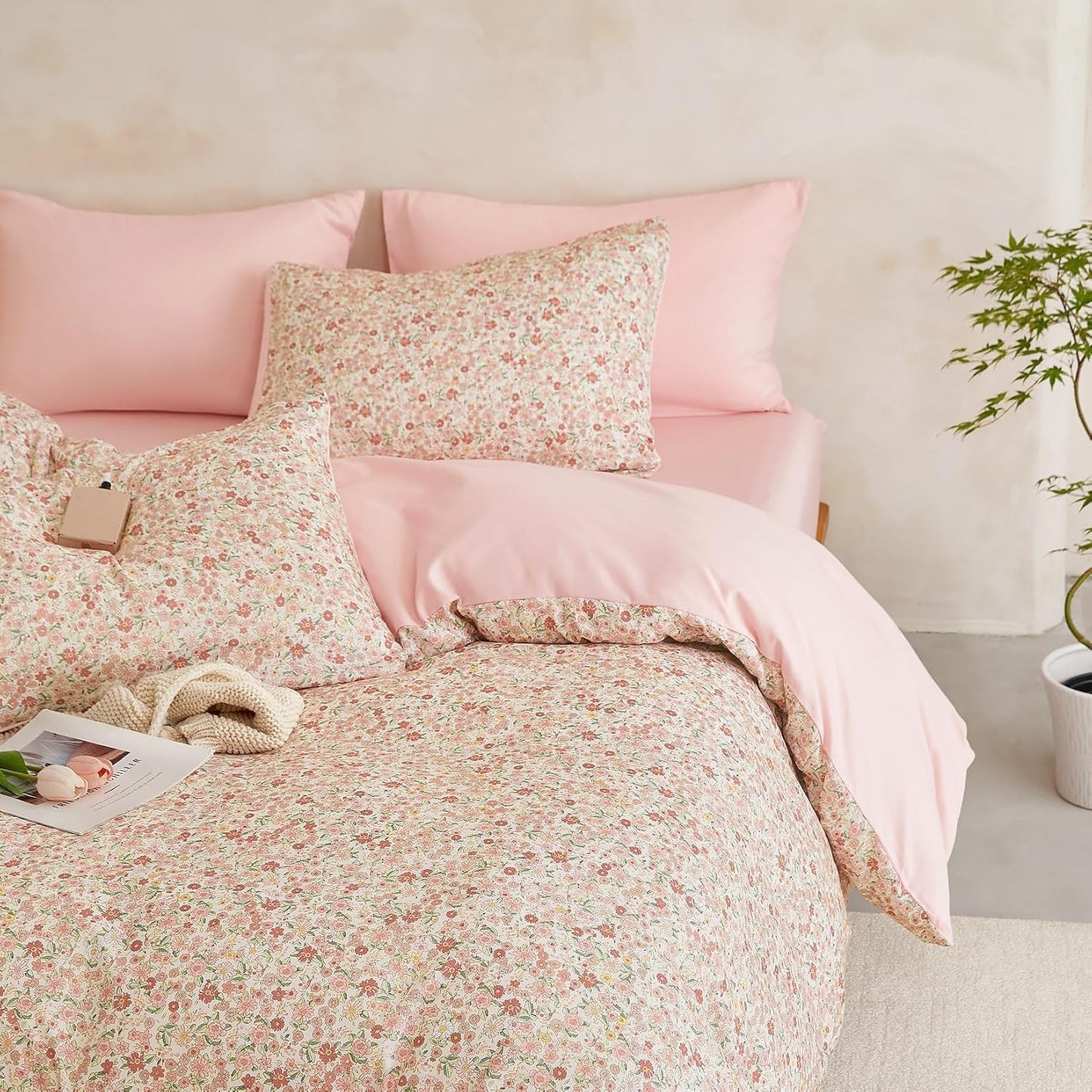 Wake In Cloud - Floral Comforter Set, Cute Vintage Flower Cottagecore Aesthetic for Women Teen Girls, Soft Lightweight Dorm Bedding, 3 Pieces, Cream Pink, Full Size