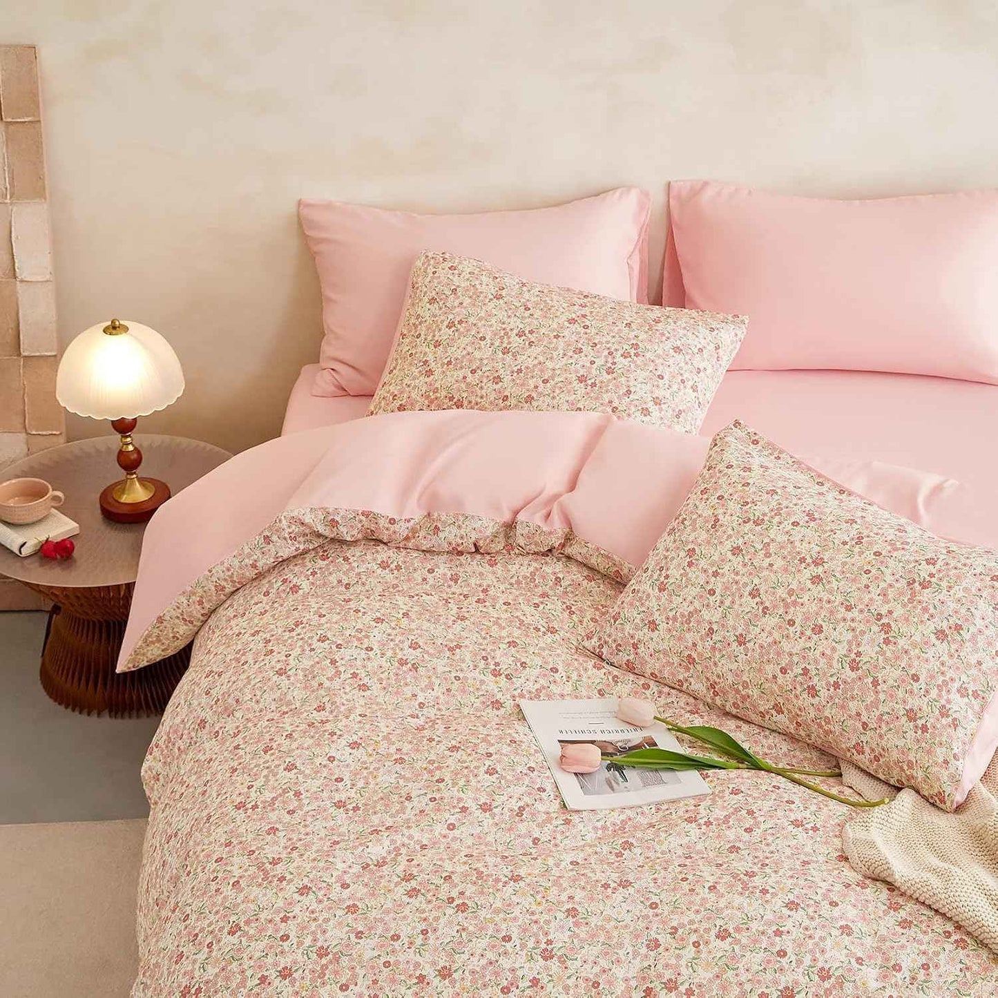 Wake In Cloud - Floral Comforter Set, Cute Vintage Flower Cottagecore Aesthetic for Women Teen Girls, Soft Lightweight Dorm Bedding, 3 Pieces, Cream Pink, Full Size