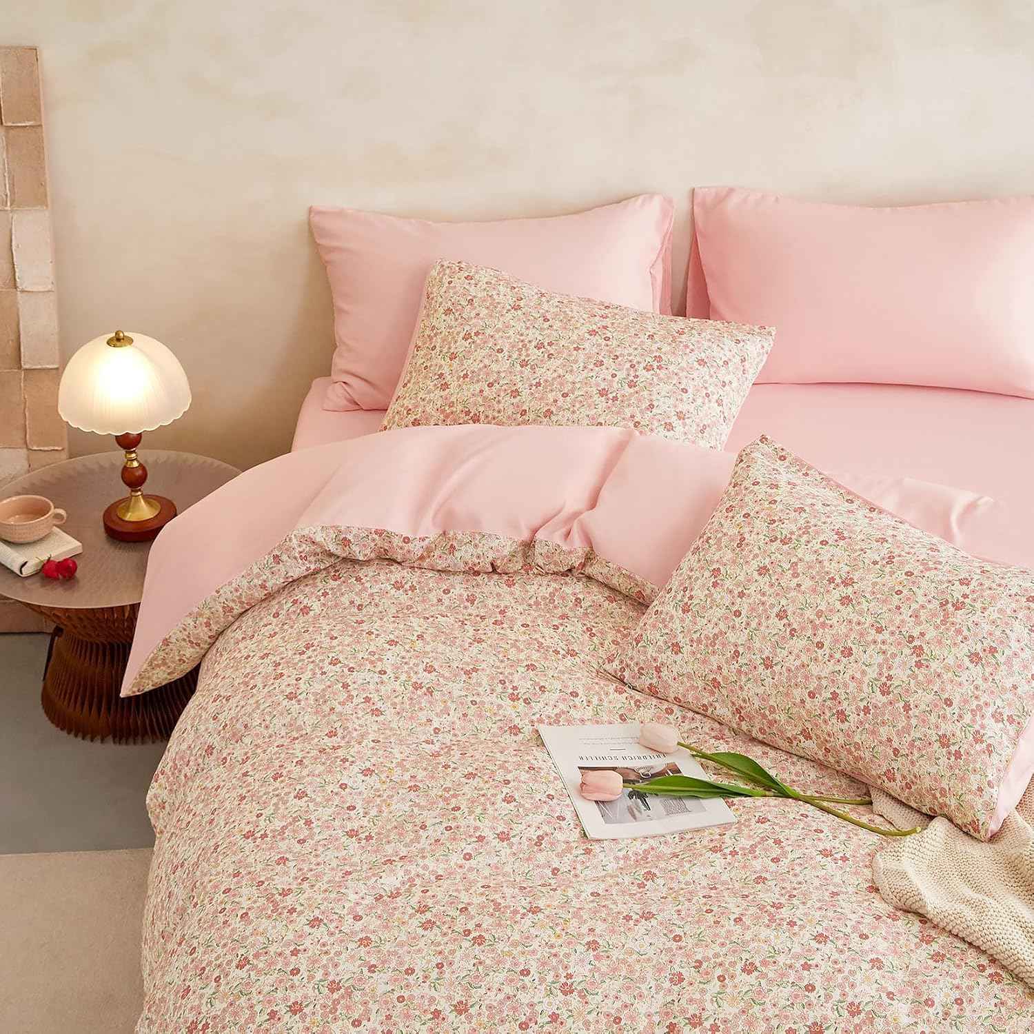 Wake In Cloud - Floral Comforter Set, Cute Vintage Flower Cottagecore Aesthetic for Women Teen Girls, Soft Lightweight Dorm Bedding, 3 Pieces, Cream Pink, Full Size