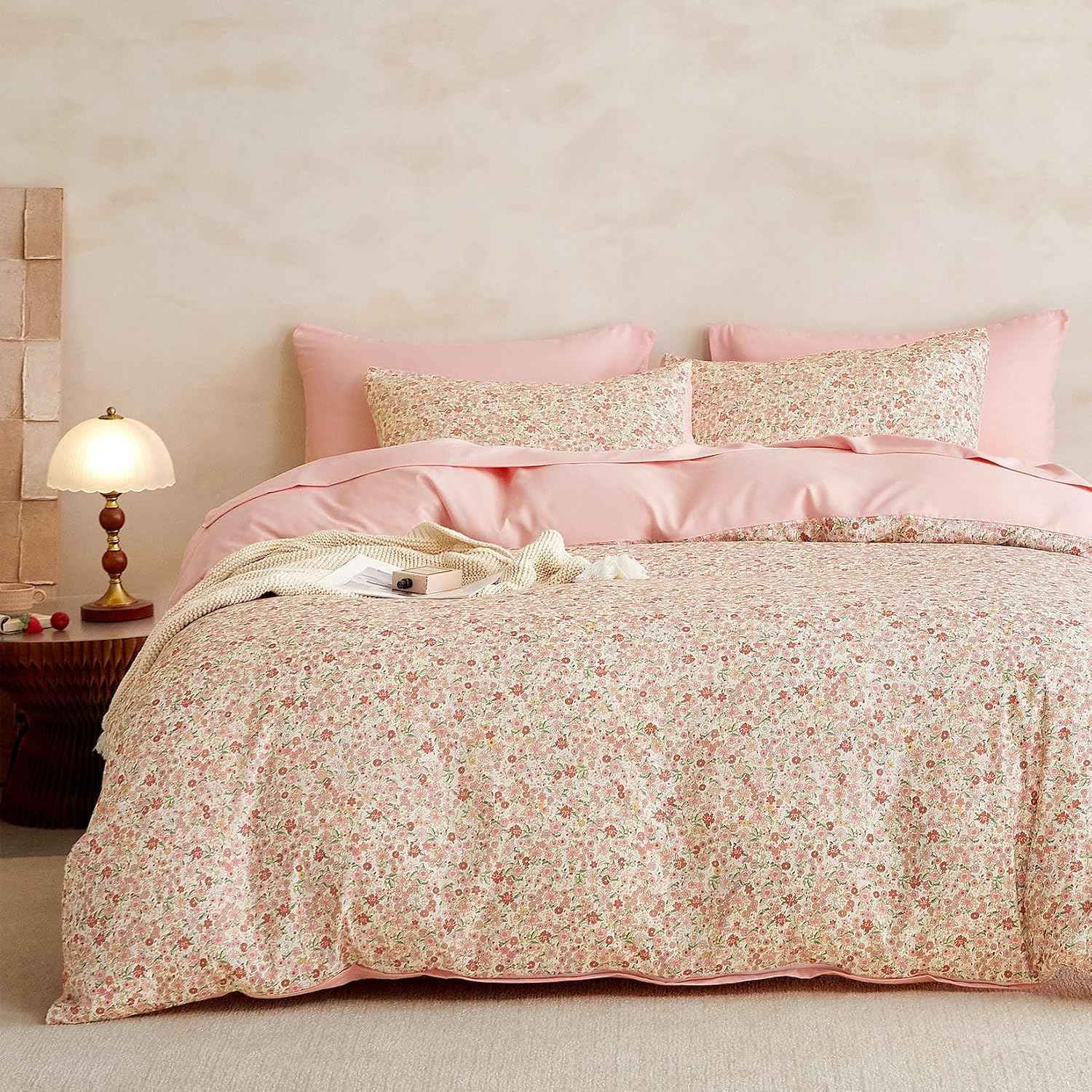 Wake In Cloud - Floral Comforter Set, Cute Vintage Flower Cottagecore Aesthetic for Women Teen Girls, Soft Lightweight Dorm Bedding, 3 Pieces, Cream Pink, Full Size