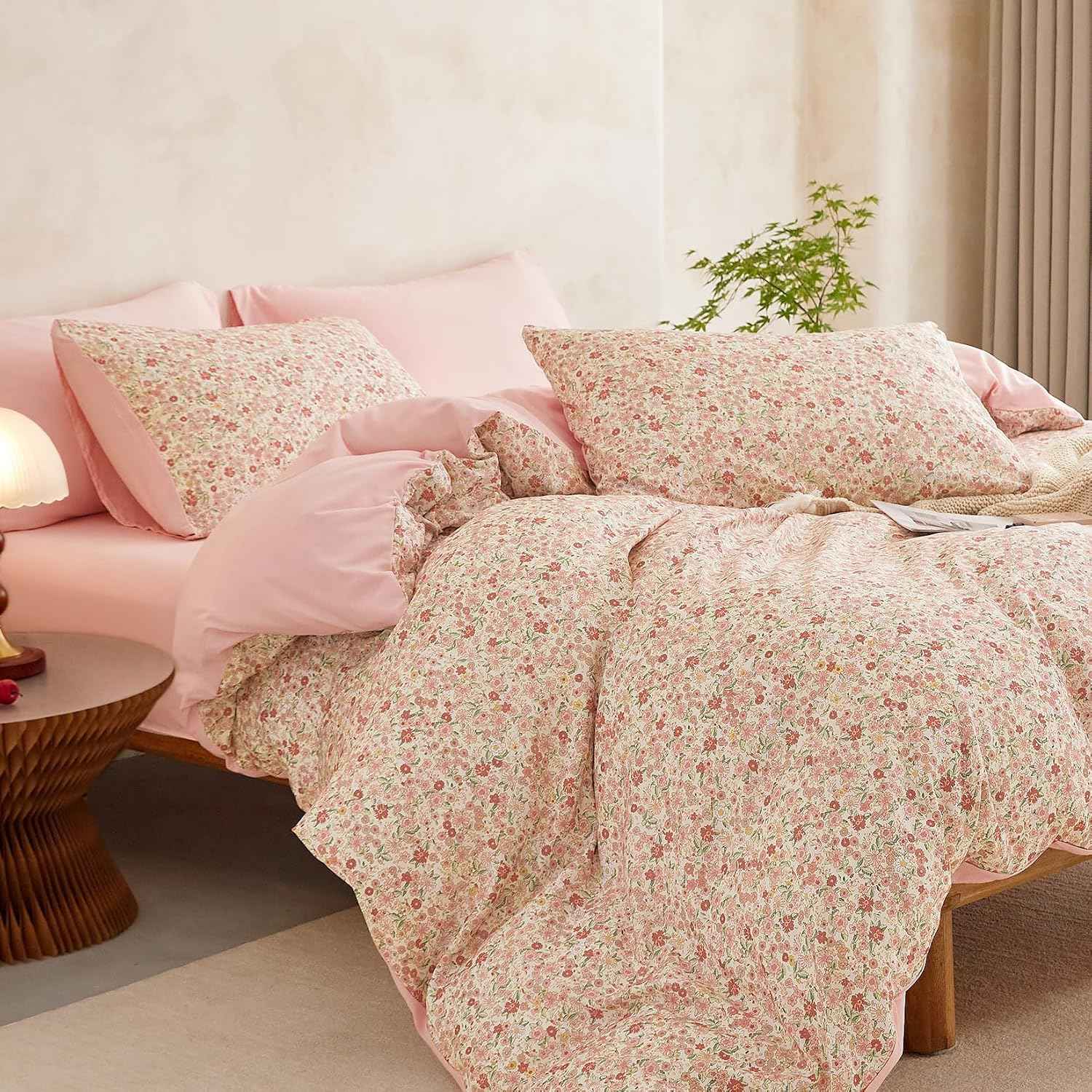 Wake In Cloud - Floral Comforter Set, Cute Vintage Flower Cottagecore Aesthetic for Women Teen Girls, Soft Lightweight Dorm Bedding, 3 Pieces, Cream Pink, Full Size